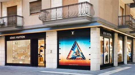 outlet louis vuitton bari|Louis Vuitton Bari store, Italy.